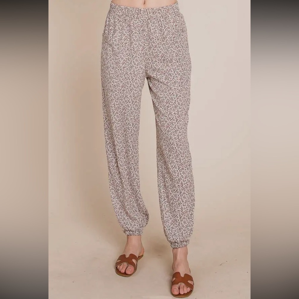 LIGHT Floral Print Jogger Pants with Pockets - Picture 3 of 4